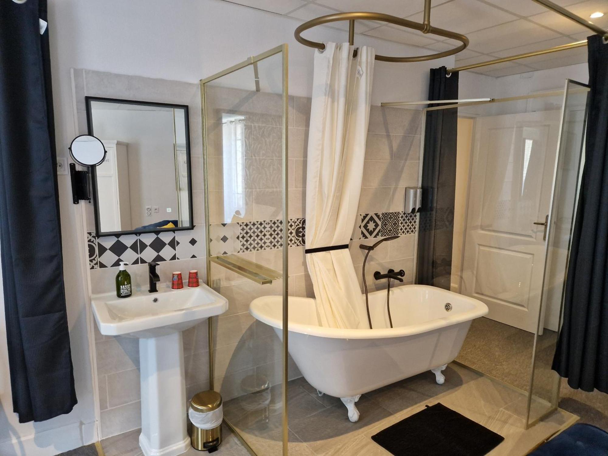 Le Manoir- Cluny Bed & Breakfast Luaran gambar